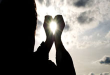 M88官网：[德甲]基米希角球开出 金玟哉前点头球破门.